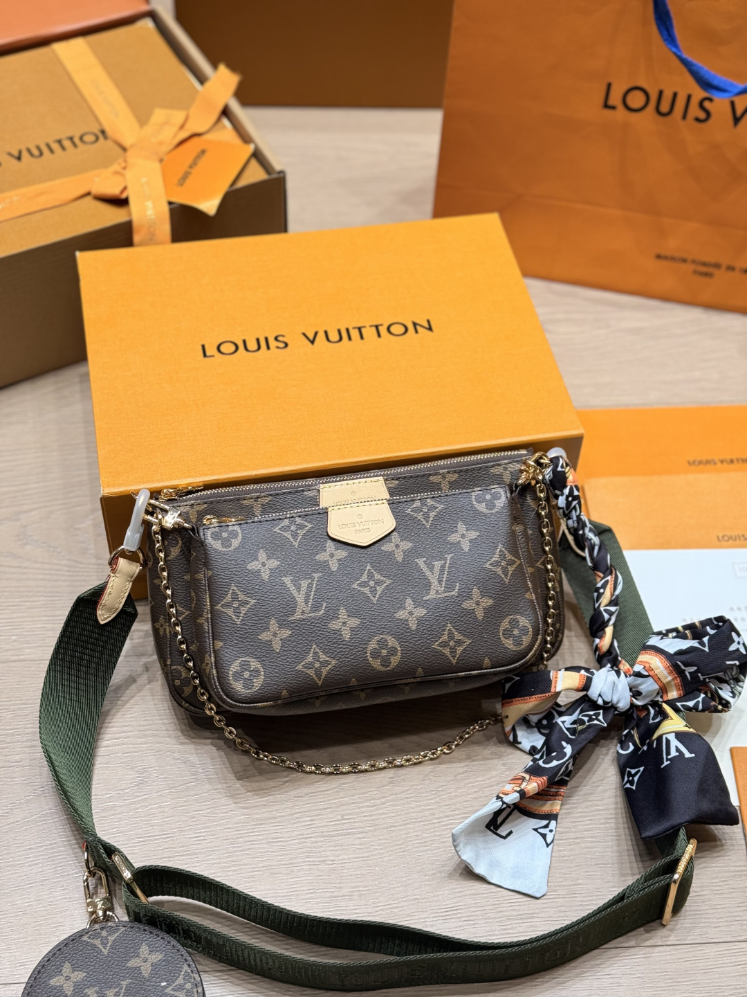 Louis Vuitton LV Pochette Wallet